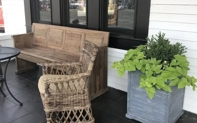 The Landing Hotel and Dining