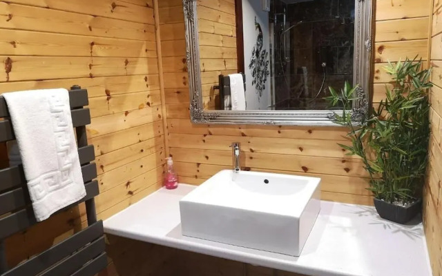Wren 8 Hot Tub