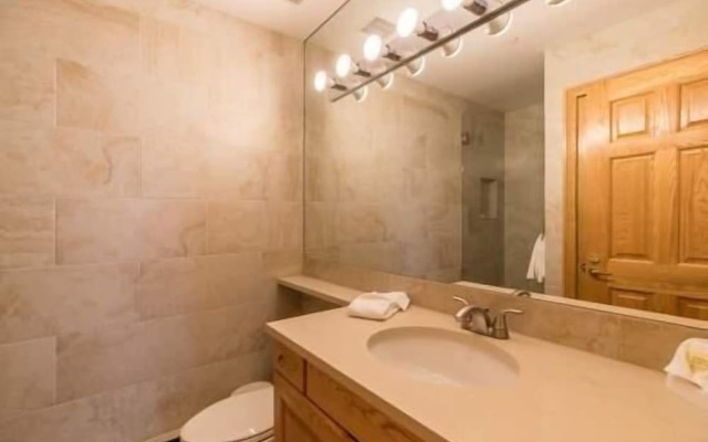 Strawberry Park Ski-in Ski-Out Condo by RedAwning