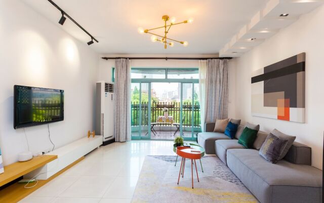 StarHome West Nanjing Road Branch