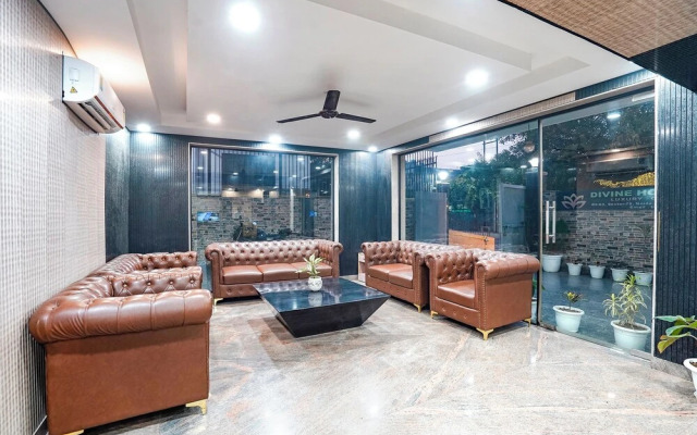 Fabhotel Divine & Banquet