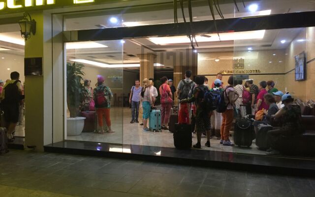 Golden Gem Tuan Chau Hotel