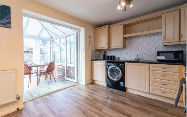 Mandarin Styles 3 Bedroom W/garden in Derby
