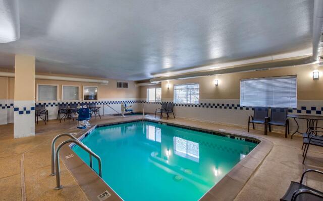 Comfort Suites Lakewood - Denver
