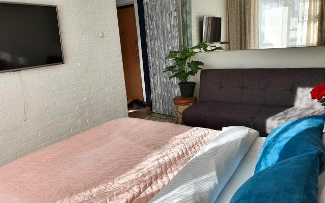 Мириады в микрорайоне Оптимистов 4/1