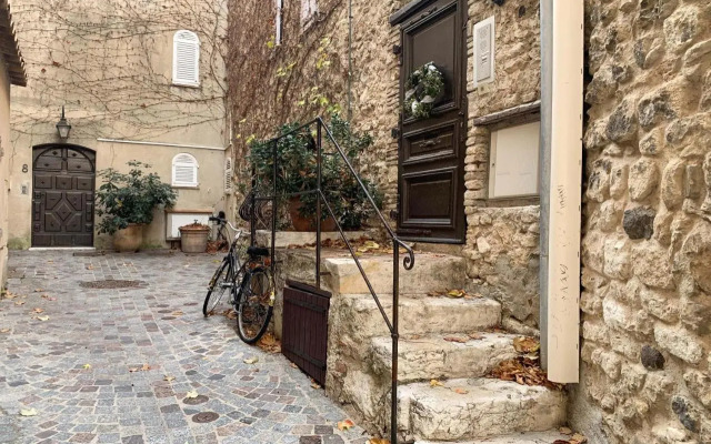 Newly Renovated Apt/2 Terraces/Sea+Mountain Views