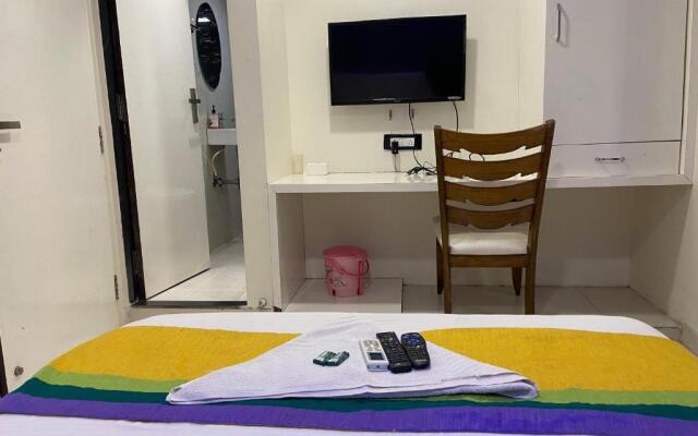 Hotel Golden Star- Near International Airport