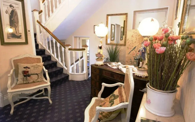 White Lodge Hotel