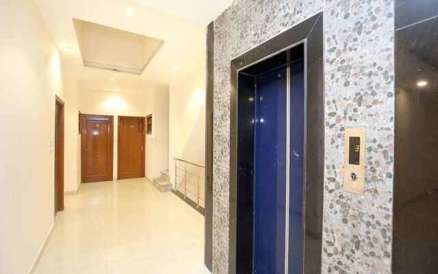 OYO 15667 Hotel Anand