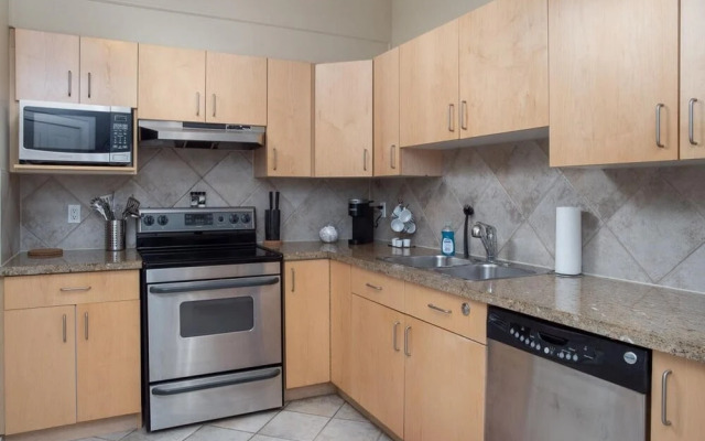 Comfy Home Office Condo w Parking Balcony Coffee