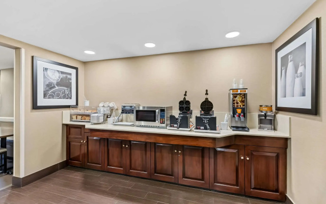 Comfort Inn & Suites Somerset - New Brunswick