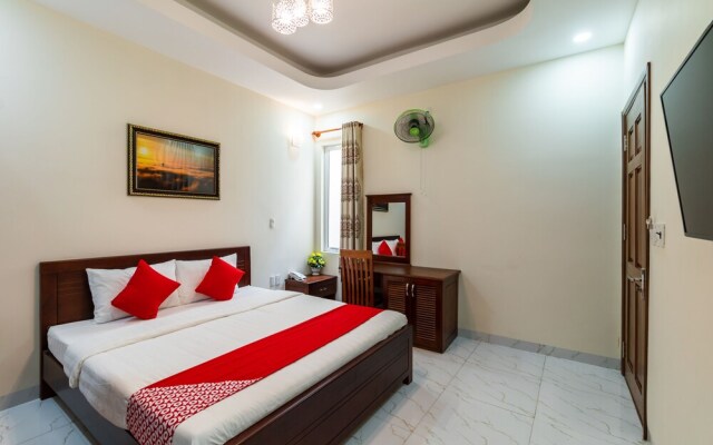 Queen Hotel by OYO Rooms