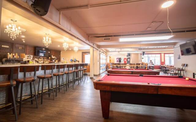 Party Hostel- Canmore Hotel Hostel