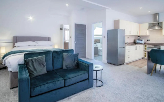 The Penthouse 1 Bedroom Apartment Ocean Breeze