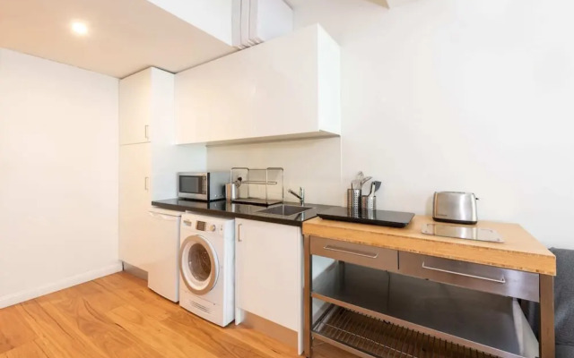 Central Studio in the Heart of Melbourne Cbd!