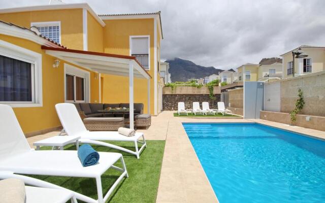Amazing 5-bedroom villa in Costa Adeje