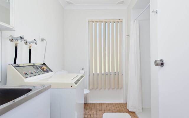 The Rest, 6 Flannel Flower Fairway