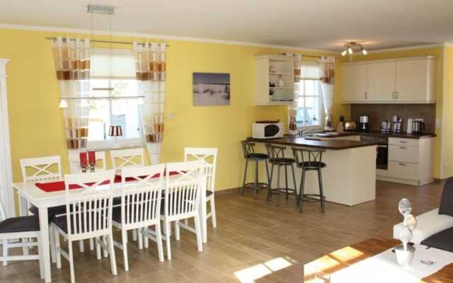 Surfer Modern Retreat