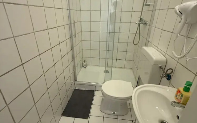 Modern 2BR Apt Steps from Westbahnhof