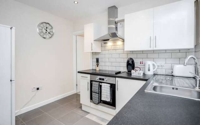 Bedford Hospital Studio Apartment - Victoria B