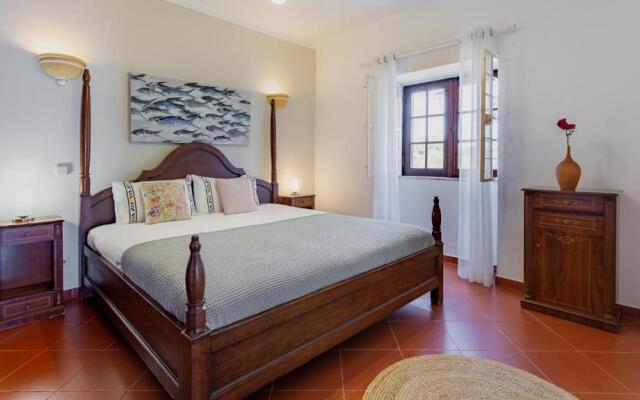 Cozy Algarve Home with Vineyard View Near Beaches