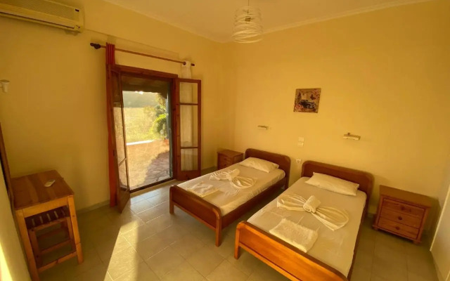 Papadatos Apts With Amazing View - 5mins from the beach