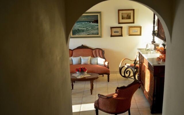 Sophisticated Central House In Tinos