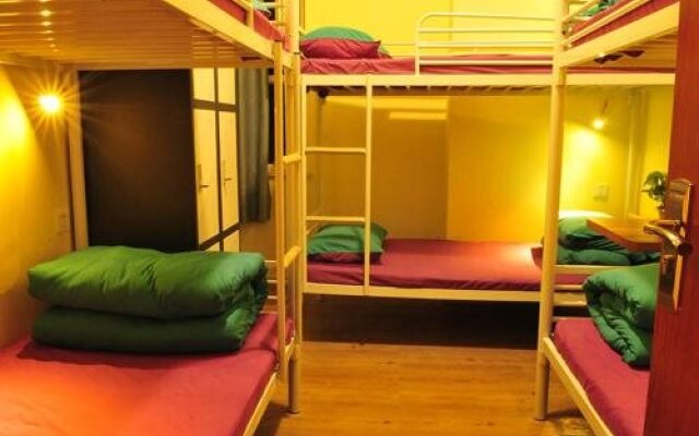 He Huang Memory Youth Hostel