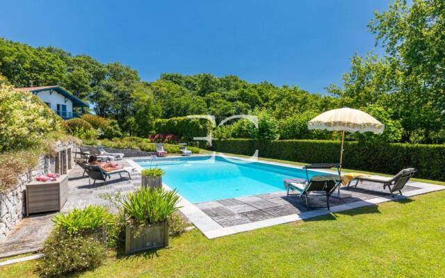 Easy Clés- Splendid 8 bedrooms property & pool