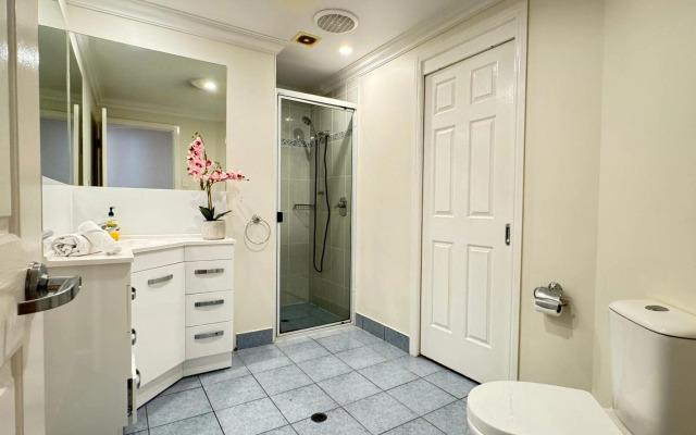 Townsville Lighthouse - 3/103 Strand