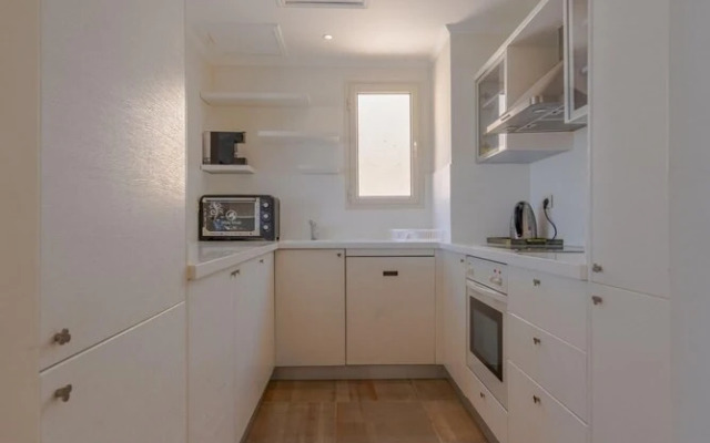 Vesta - Luxury APT II - 2BR - Golf