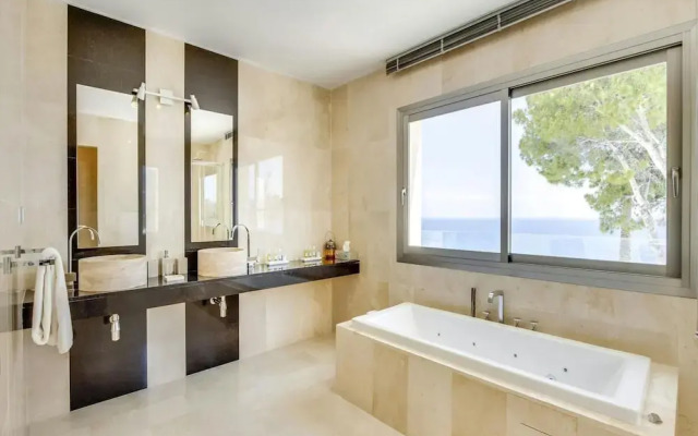 Beautiful Villa With Leisure Activities
