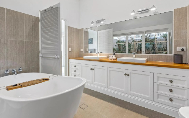 Dwyer St Hamptons Haven