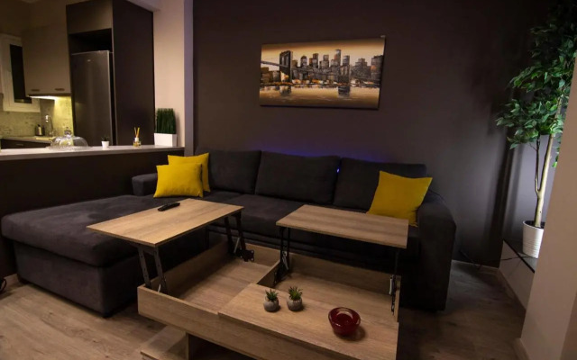 Luxury apartment 10’ from the center!