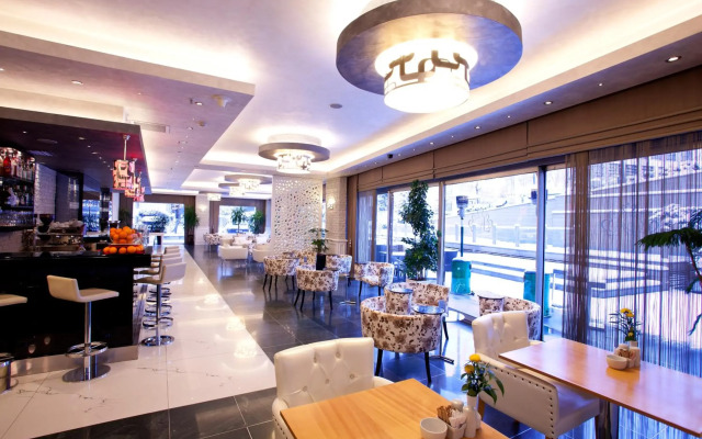 Limak Ambassadore Hotel