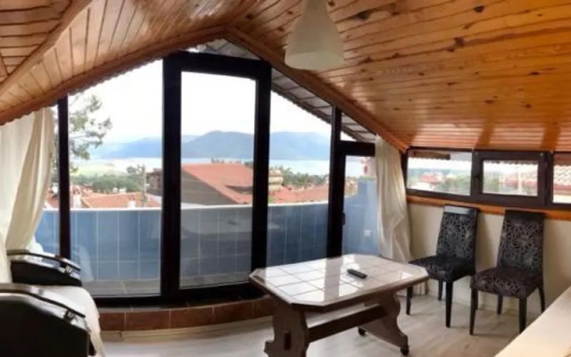 Moon House Apart