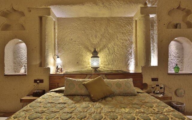 Romance Cave Suites