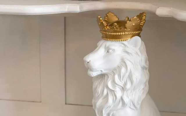 Lansdowne House with Private Car Park