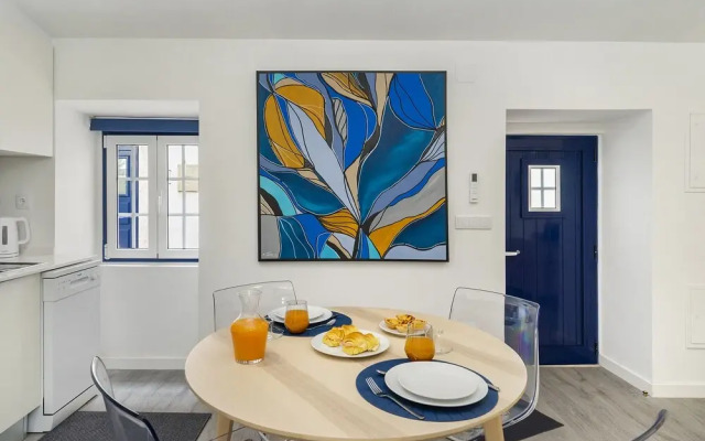 Urban Escape: 1-Br W/Mezzanine Near Campo Ourique