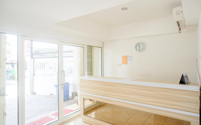 RedDoorz near Mall Ratu Indah 3