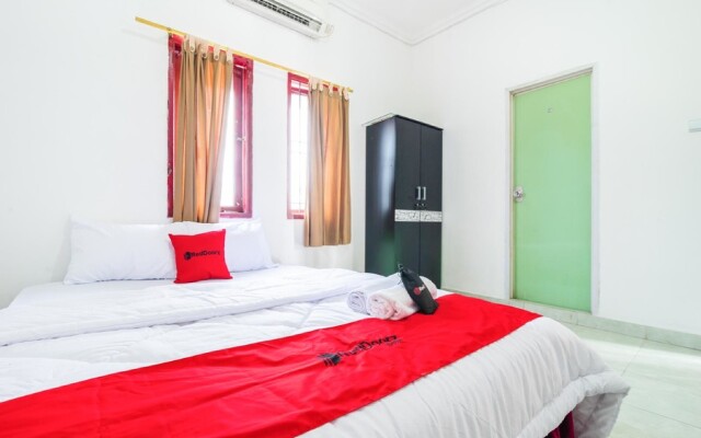RedDoorz near Universitas Pamulang