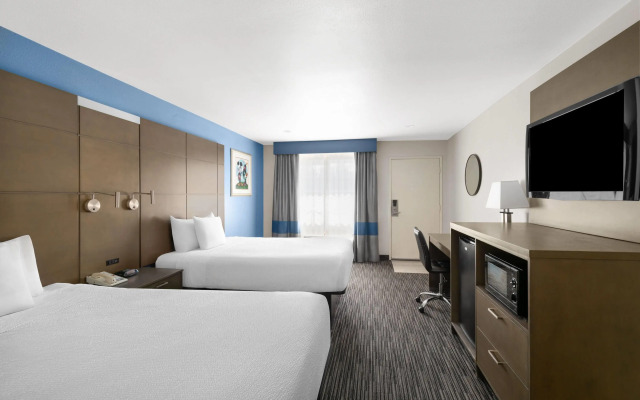 Travelodge Inn & Suites by Wyndham Anaheim on Disneyland Dr