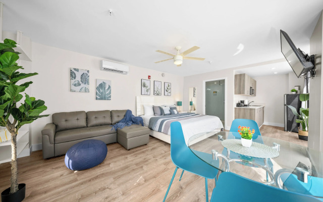 Samantha Apartments by Lowkl