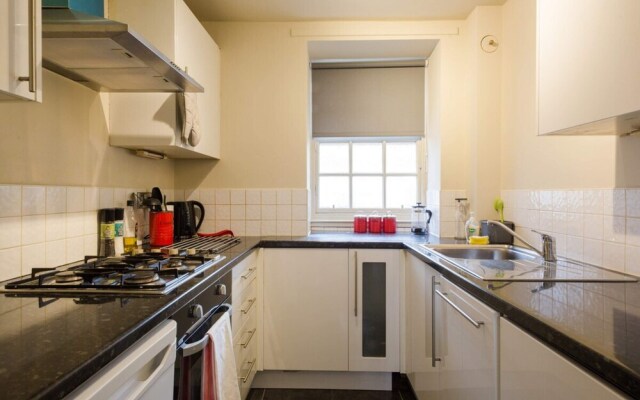 Modern Studio on Royal Mile Great for Castle