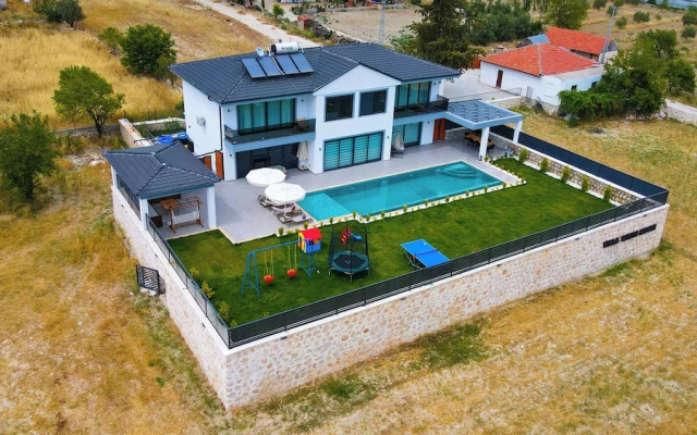 Villa White House