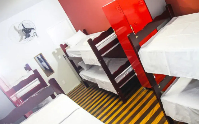 Boozer's Pub & Hostel