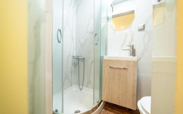 Luxury Suites with KING-SIZED bed