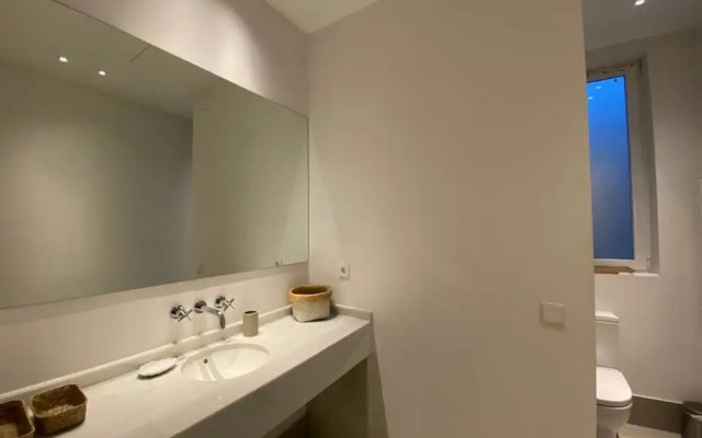 The Balconies I Apartment With Three Balconies in Malasana