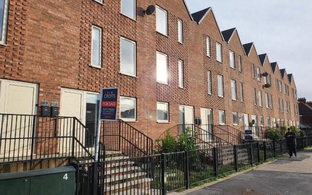 Riverdale House(4 Bedrooms) Serviced Accommodation