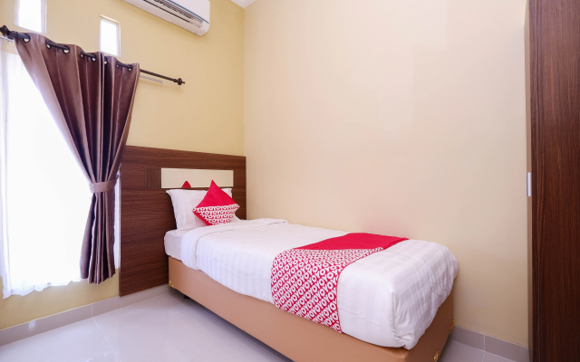 Super OYO 1506  Shabrina 2 Syariah – Guest Rooms – Surakarta